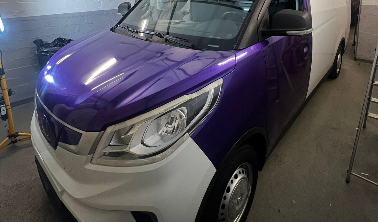 Aus alt mach neu, Upcycling. Die Folierung der Fahrzeuge bisher.